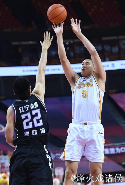 “我还是一颗年轻的螺丝钉”——老将闫鹏飞甘当替补成就球队 “我还是一颗年轻的螺丝钉”——老将闫鹏飞甘当替补成就球队